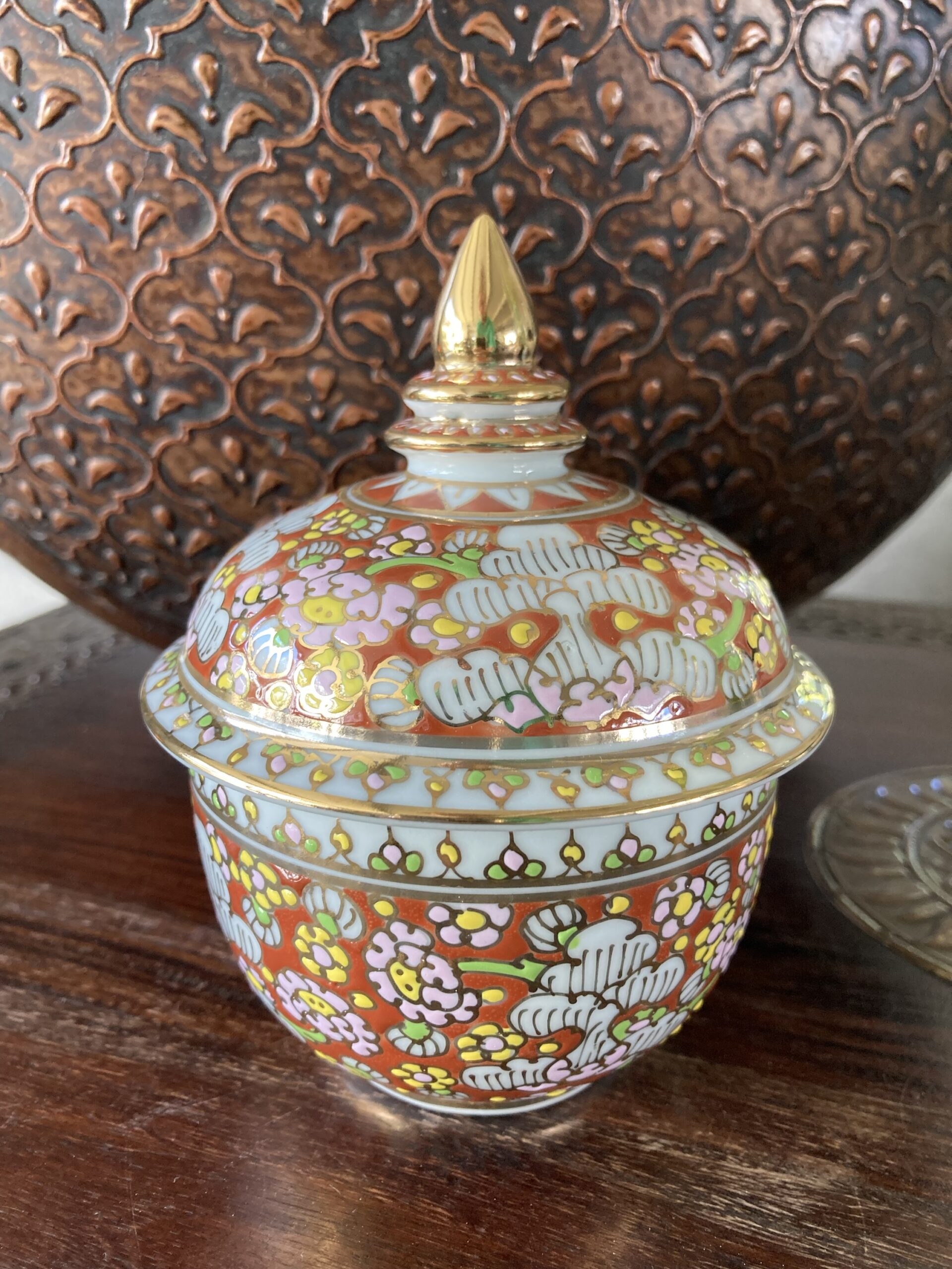 Arabian Oud Ceramic Pot
