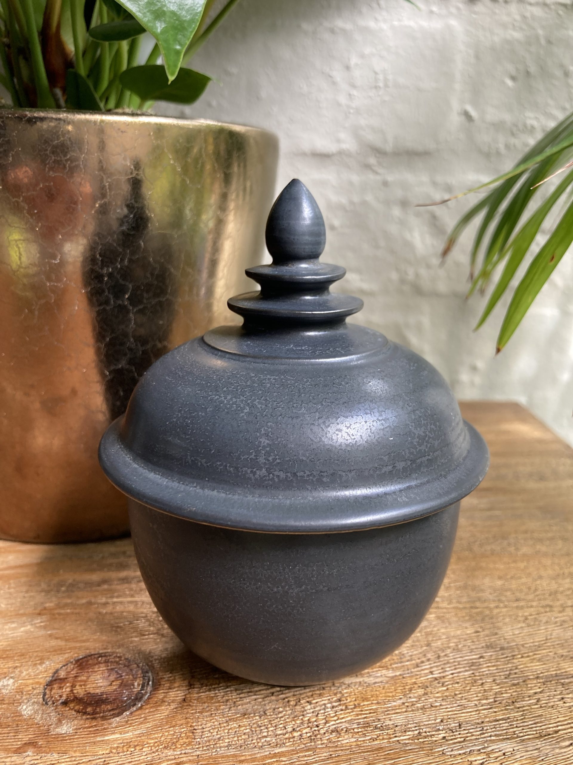 Arabian Oud Ceramic Pot