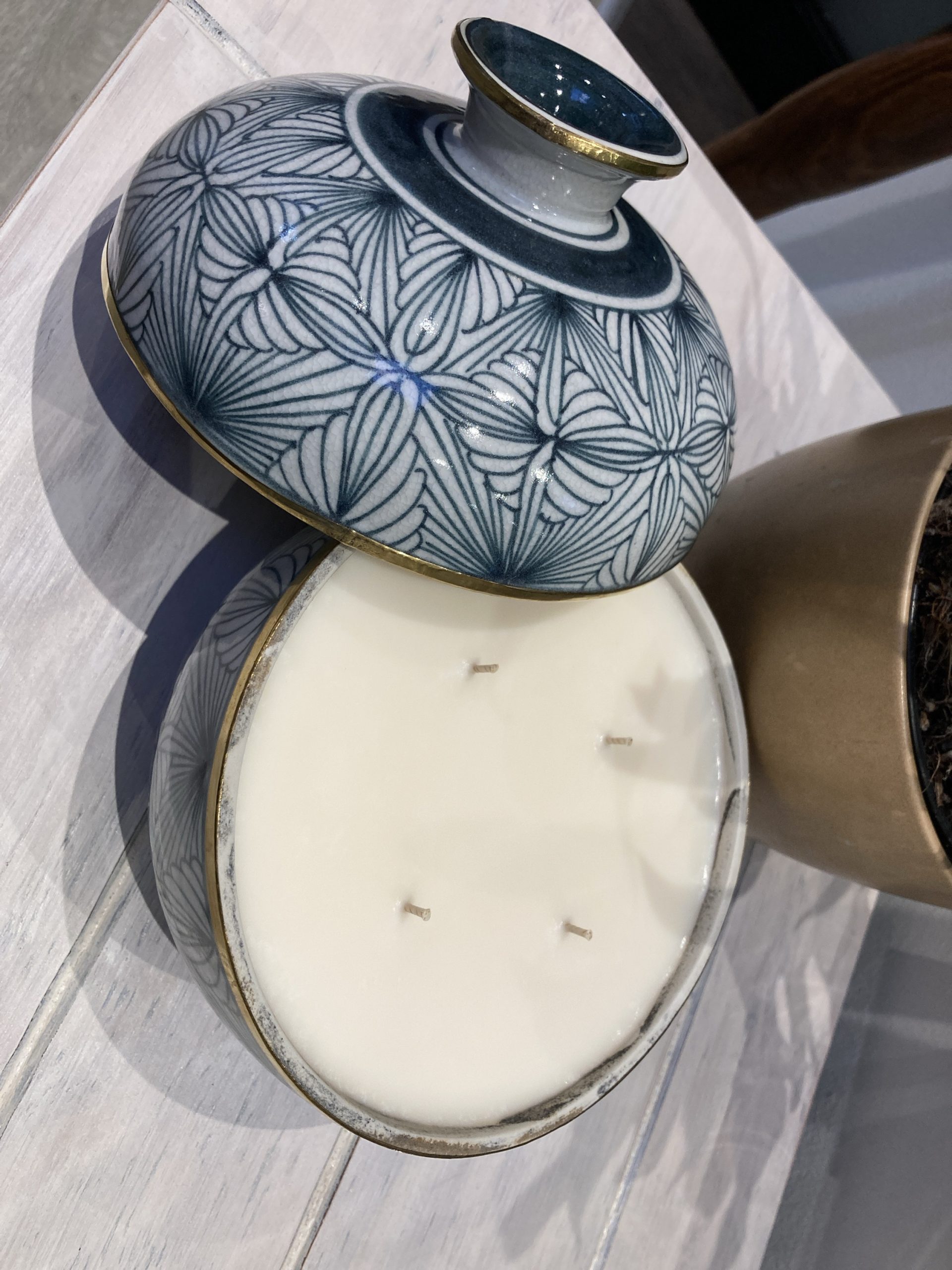 Arabian Oud Ceramic Jar - Image 2