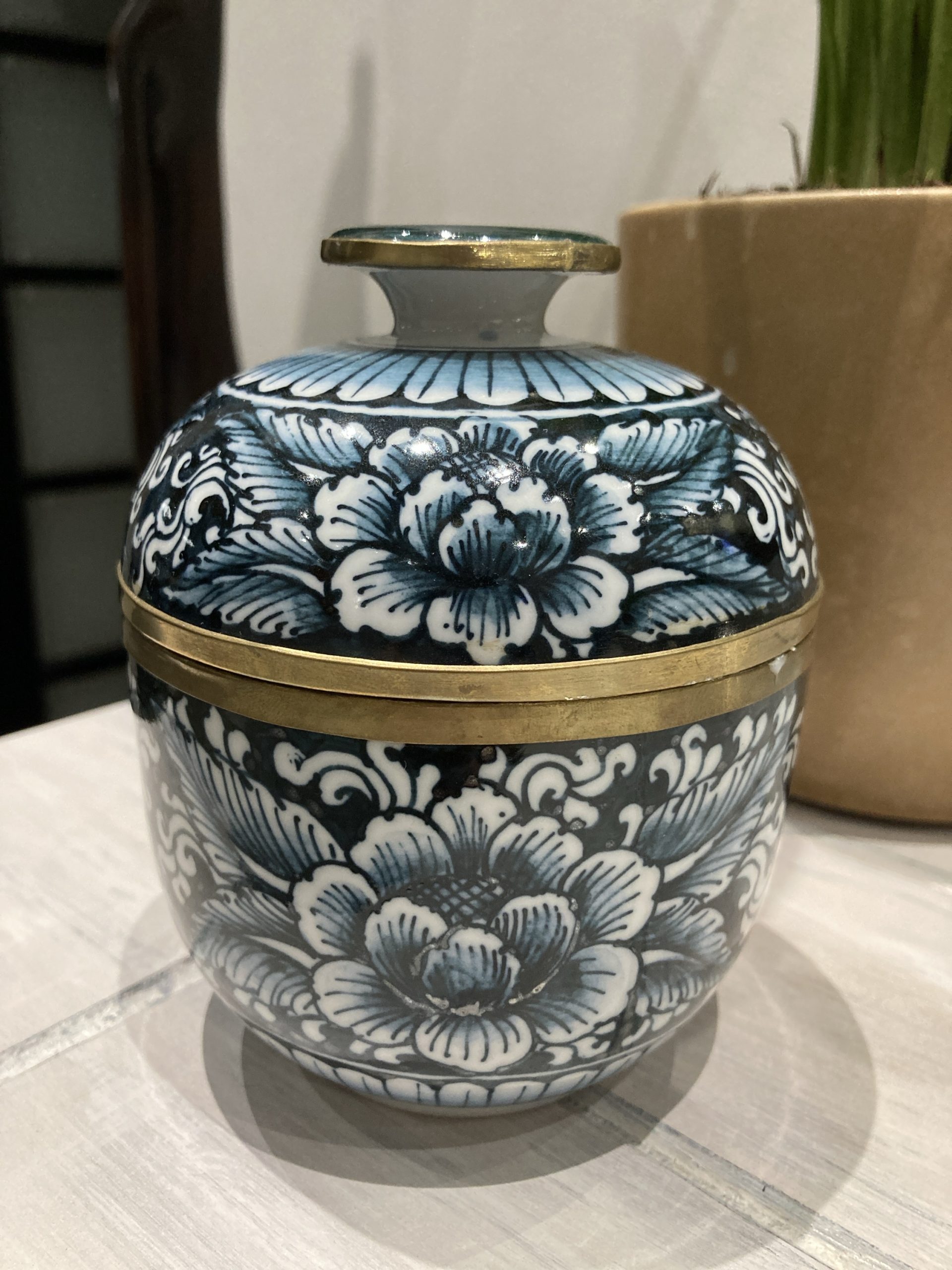 Arabian Oud Ceramic Jar