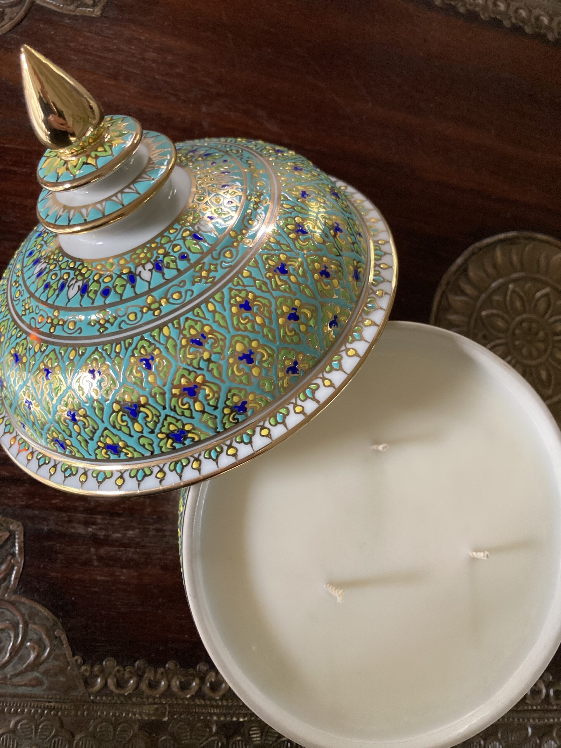 Singapore Summer Ceramic Pot - Image 2