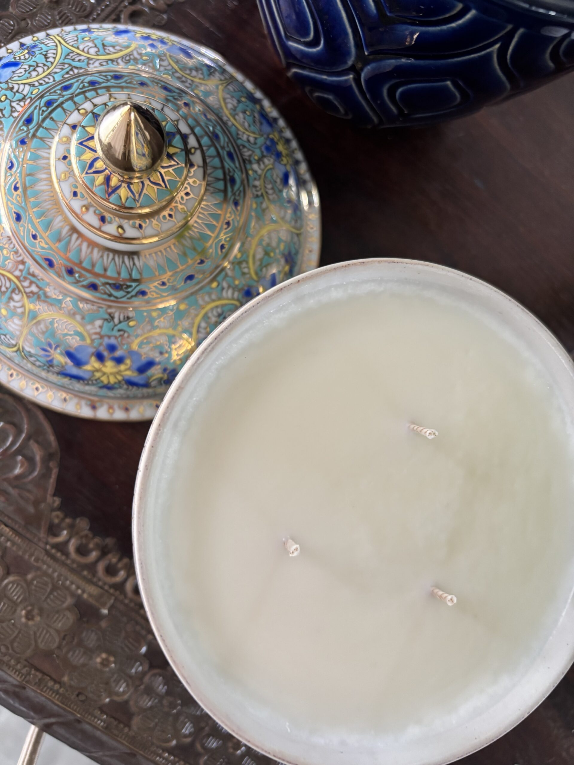 Singapore Summer Ceramic Pot XL - Image 2