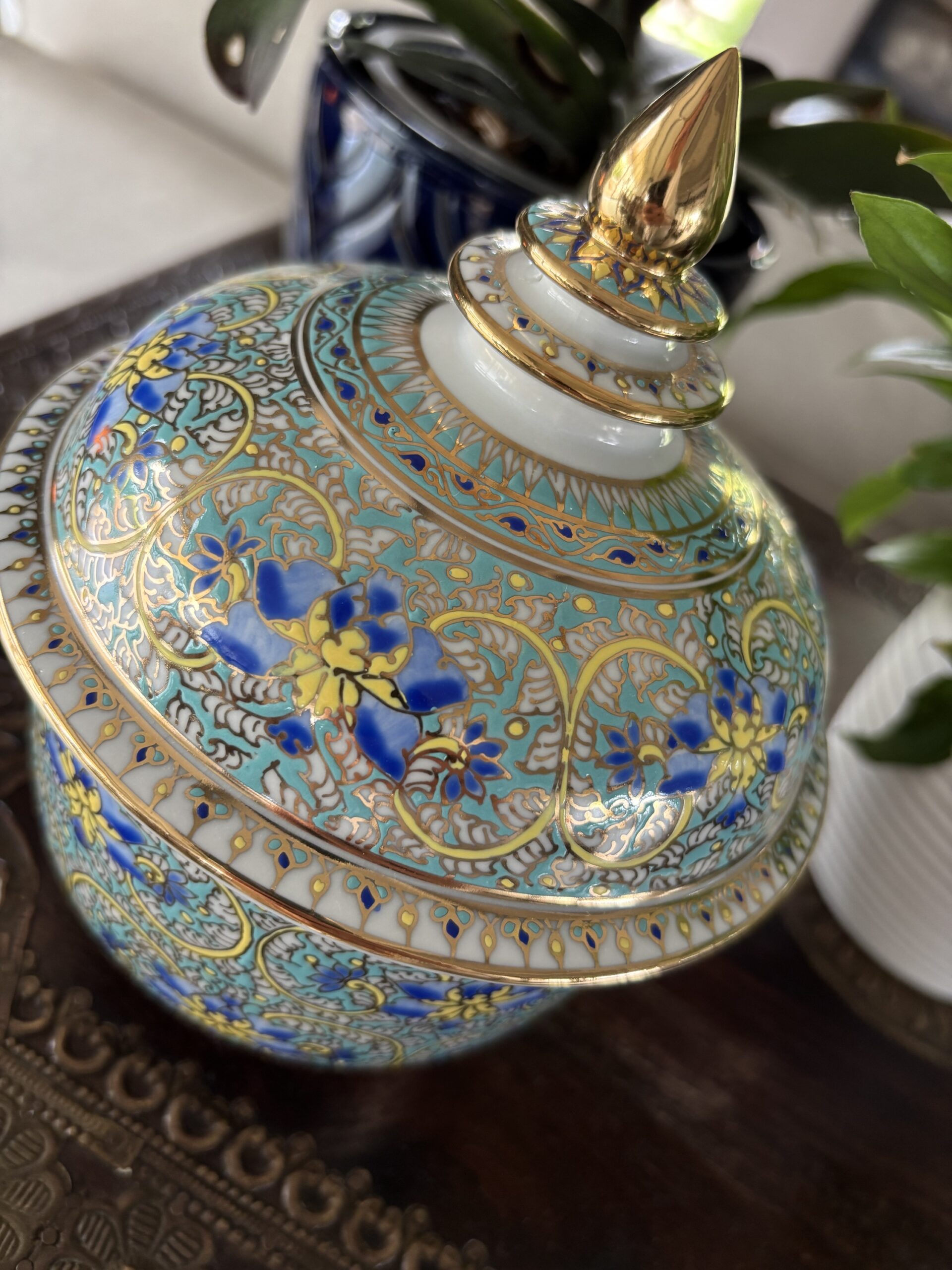 Singapore Summer Ceramic Pot XL - Image 3