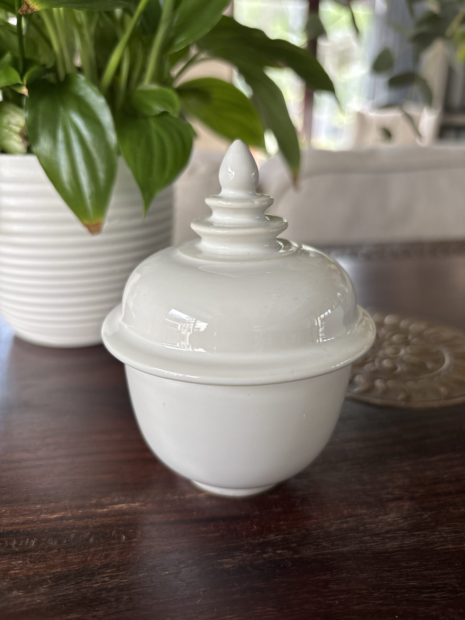 White Pot S